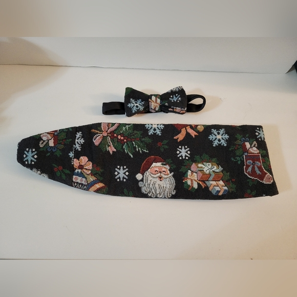 Desmonds Tie and Cummerbund Set Christmas - Picture 1 of 5